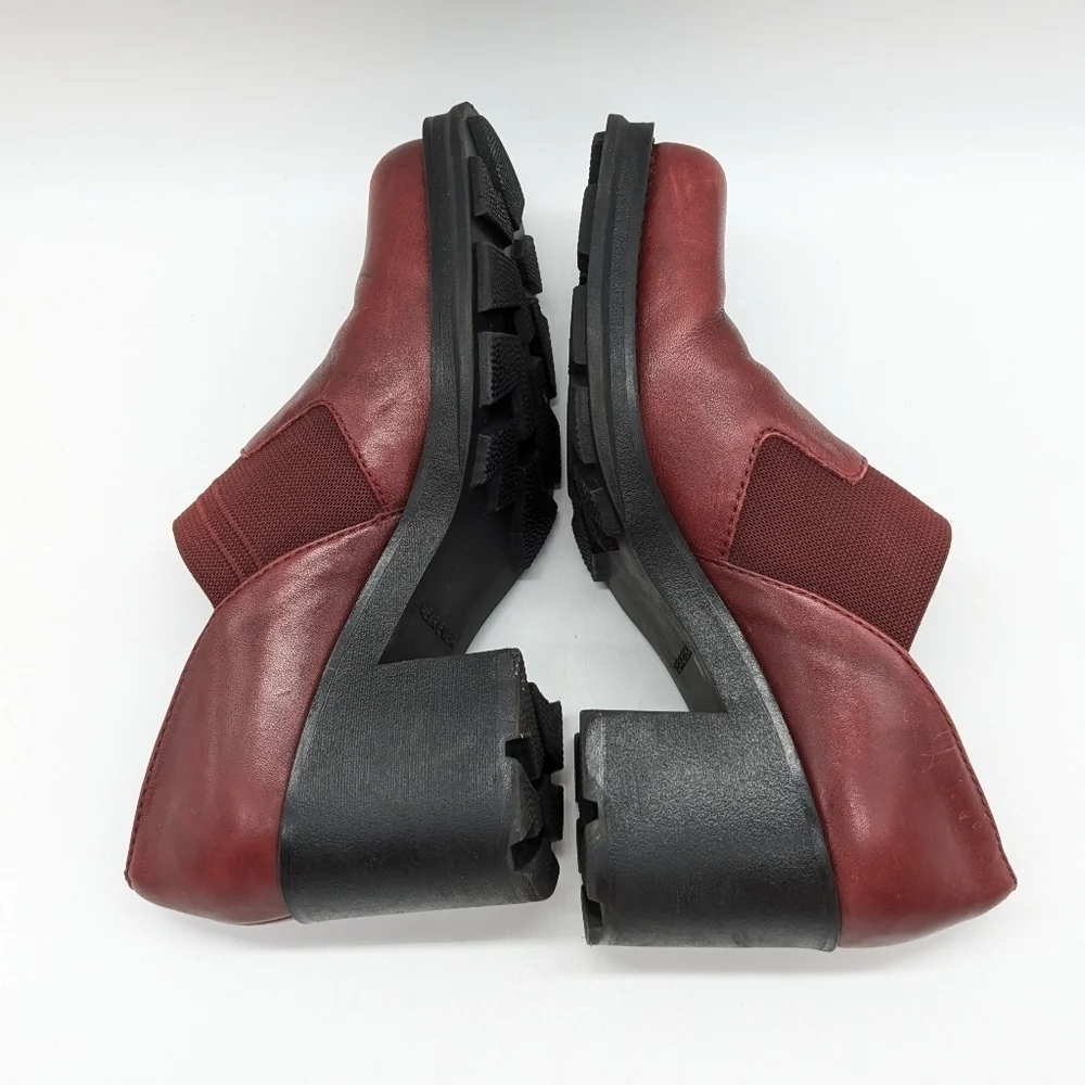 Bare Traps Wear Ever Red Leather Sidewinder Wedge Heel Slip On Loafer 6.5